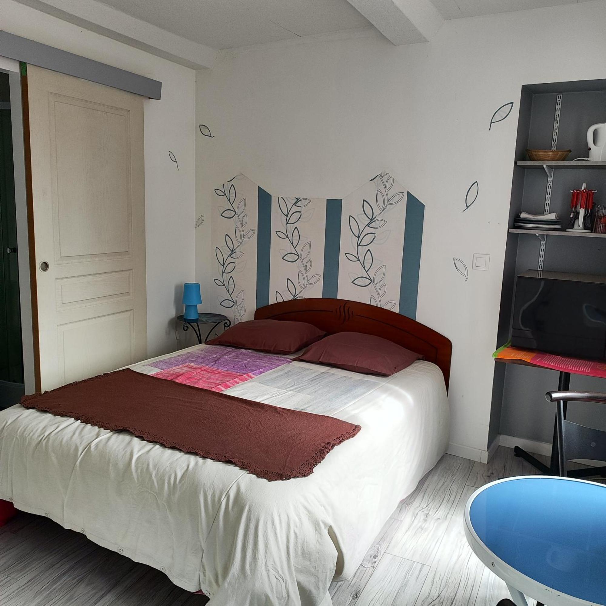 Chambre pour 2 personnes à Formigny Extérieur photo